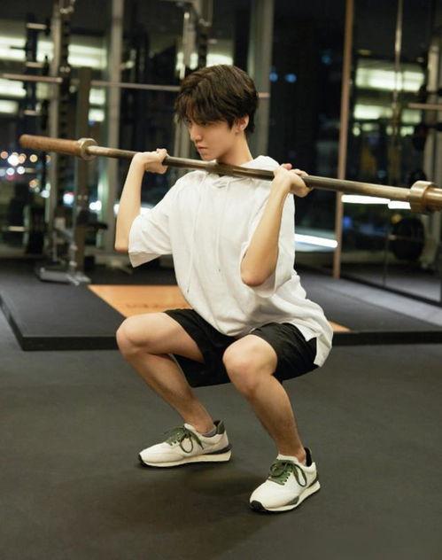 王俊凯吃瓜娱乐视频下载,揭秘明星幕后趣事